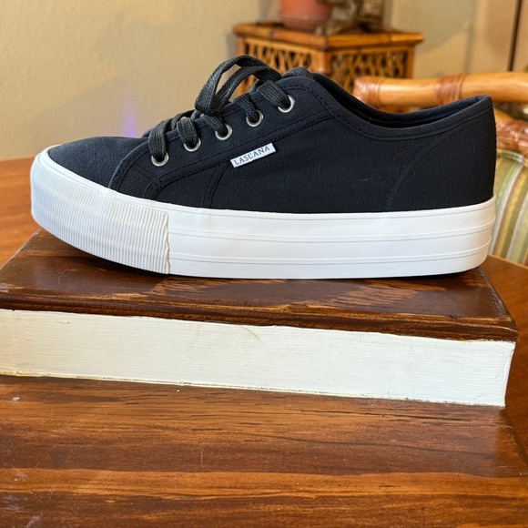NWOB Lascana Platform Sneakers Black Lace Up Size 9 - Picture 4 of 13